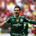 Raphael Veiga reconhece fase difícil no Palmeiras e se compromete a melhorar