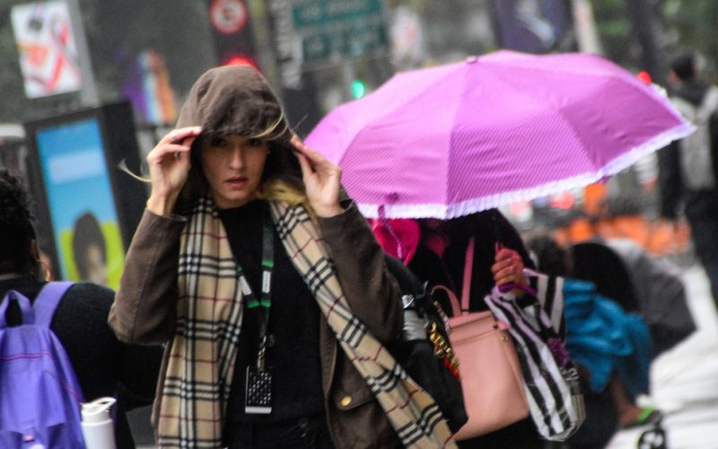 Virada no Tempo: São Paulo Recebe o Frio com Garoa e Temperaturas de 16°C Previstas para Esta Noite, Conforme CGE