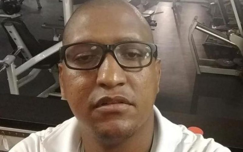 Professor negro é preso sob acusação de crimes no litoral de SP, apesar de estar em sala de aula no momento