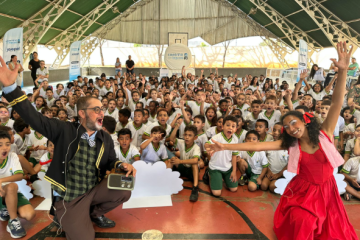 Com teatro de improviso, peça estimula estudantes da rede pública de São Paulo a pensar sobre tecnologia e meio ambiente