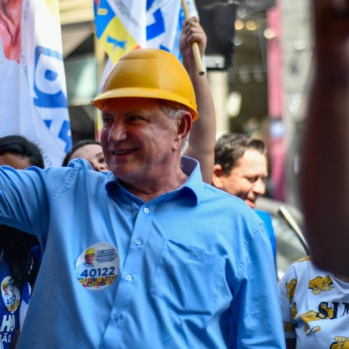 Largo da Concórdia é cenário de caminhada em apoio à Ramalho da Construção