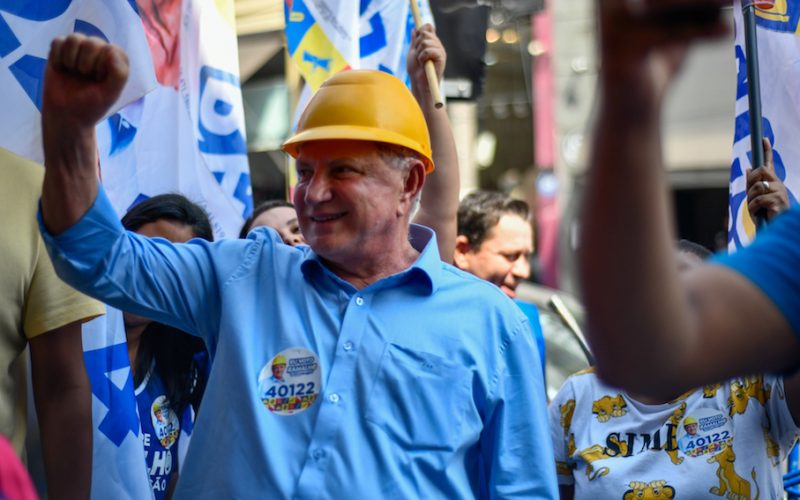 Largo da Concórdia é cenário de caminhada em apoio à Ramalho da Construção