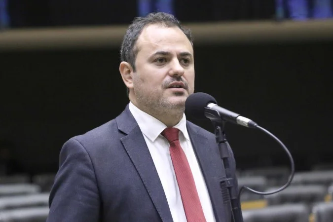 Conselho de Ética Aprova Cassação de Glauber Braga; Decisão Segue para Plenário