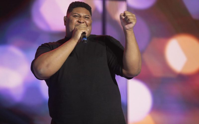 Eduardo Nascimento, ex-participante do Raul Gil, grava EP ao vivo no Teatro Francisco Nunes (BH)