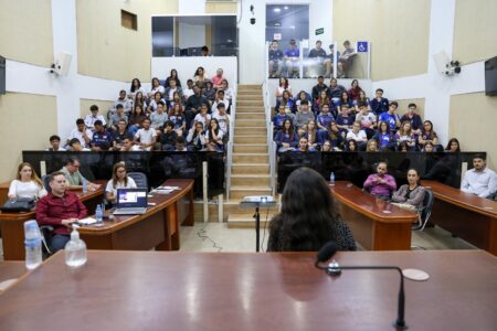 Discussão sobre feminicídio e violência sexual acontece em aula aberta na Câmara de Monte Alto