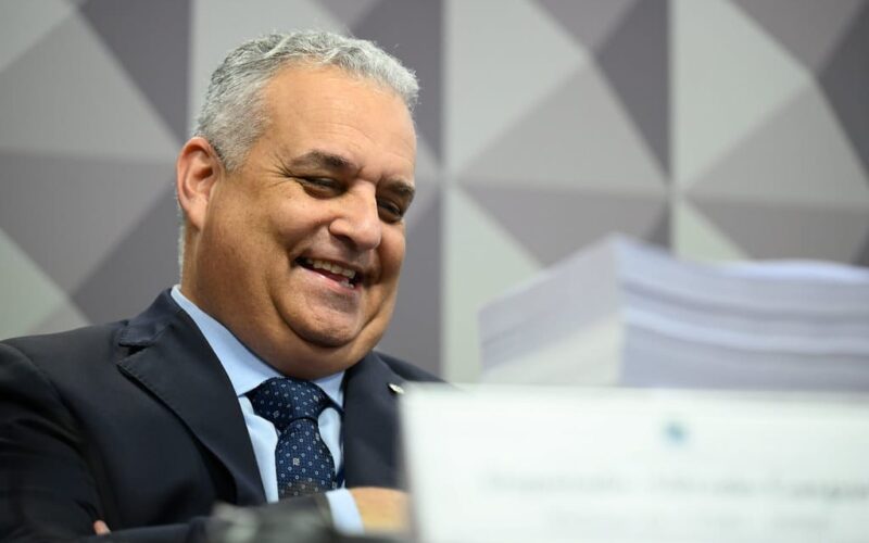 Advogado critica indiciamento de Lulinha na CPMI do INSS como estratégia eleitoral do relator Alfredo Gaspar.
