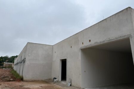 Construção do Novo Pronto Socorro de Monte Alto está quase finalizada, atingindo 90% de avanço.
