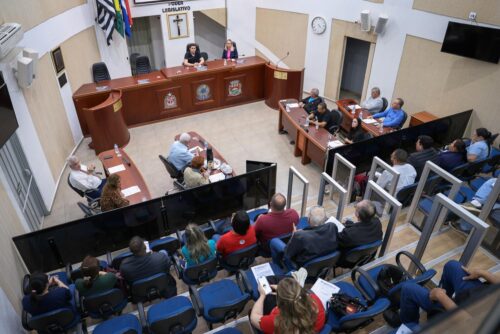 Câmara Municipal debate horários de atendimento das farmácias na cidade
