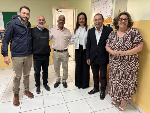 Etec Alcides Cestari comemora 15 anos com um café da manhã festivo