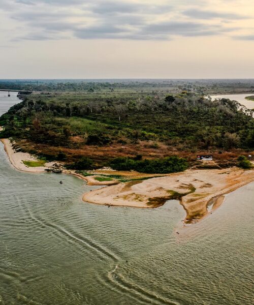 J&F planeja injetar R$ 1,9 bilhão em infraestrutura no Pantanal, suscitando polêmica sobre impactos ambientais