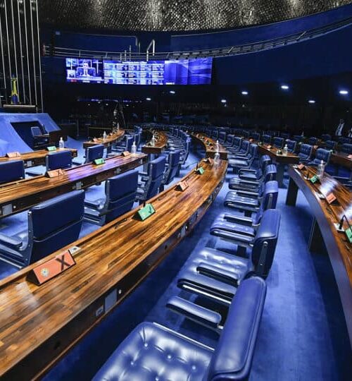 Congresso suspende atividades e posterga decisões importantes