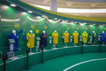 FÉRIAS EM SÃO PAULO:  EXPOSIÇÃO MANTOS CAMPEÕES, QUE REÚNE CAMISAS ORIGINAIS DO FUTEBOL MUNDIAL, SE ENCERRA NESTE FINAL DE SEMANA