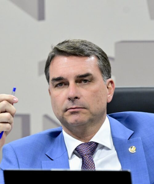 Partidos reforçam pedido de cassação de Flávio Bolsonaro por relações com Vorcaro