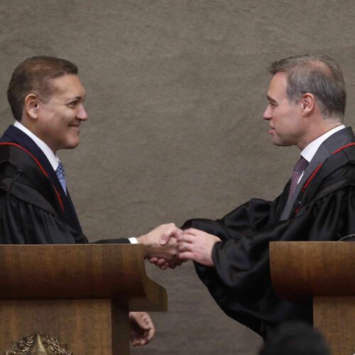 Decisões de Nunes Marques e André Mendonça excluem publicações de Lula, Janja e seus apoiadores sobre Flávio Bolsonaro