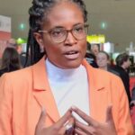 Brasileiras, unam-se: Djamila Ribeiro convida a criticar Dilma Rousseff