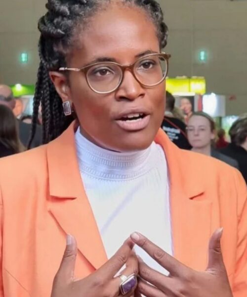 Brasileiras, unam-se: Djamila Ribeiro convida a criticar Dilma Rousseff