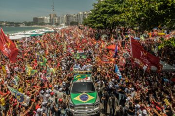 Um Dedo de Distância: A Eleição e os Bastidores Invisíveis