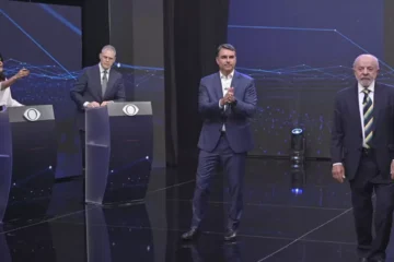Confronto acirrado entre Flávio Bolsonaro e Lula marca debate na Band