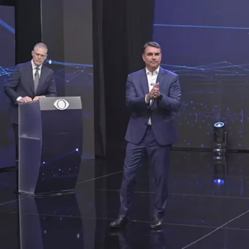 Confronto acirrado entre Flávio Bolsonaro e Lula marca debate na Band