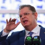 Flávio se posiciona no embate com Lula: “um empate é excelente”, afirma Sóstenes