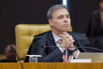 André Mendonça veta uso da frase “Se Flávio vence, você perde” na campanha de Lula
